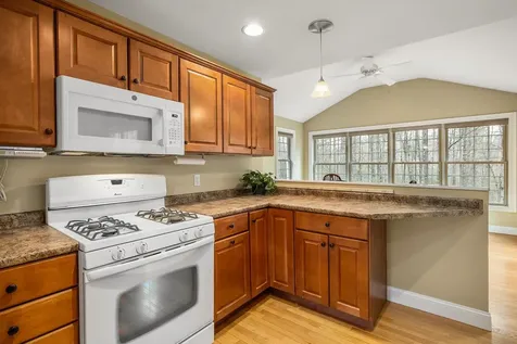 88 Risloves Way Fremont NH 03044