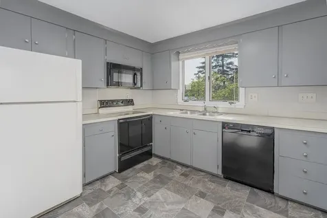 1047 Dover Road Epsom NH 03234