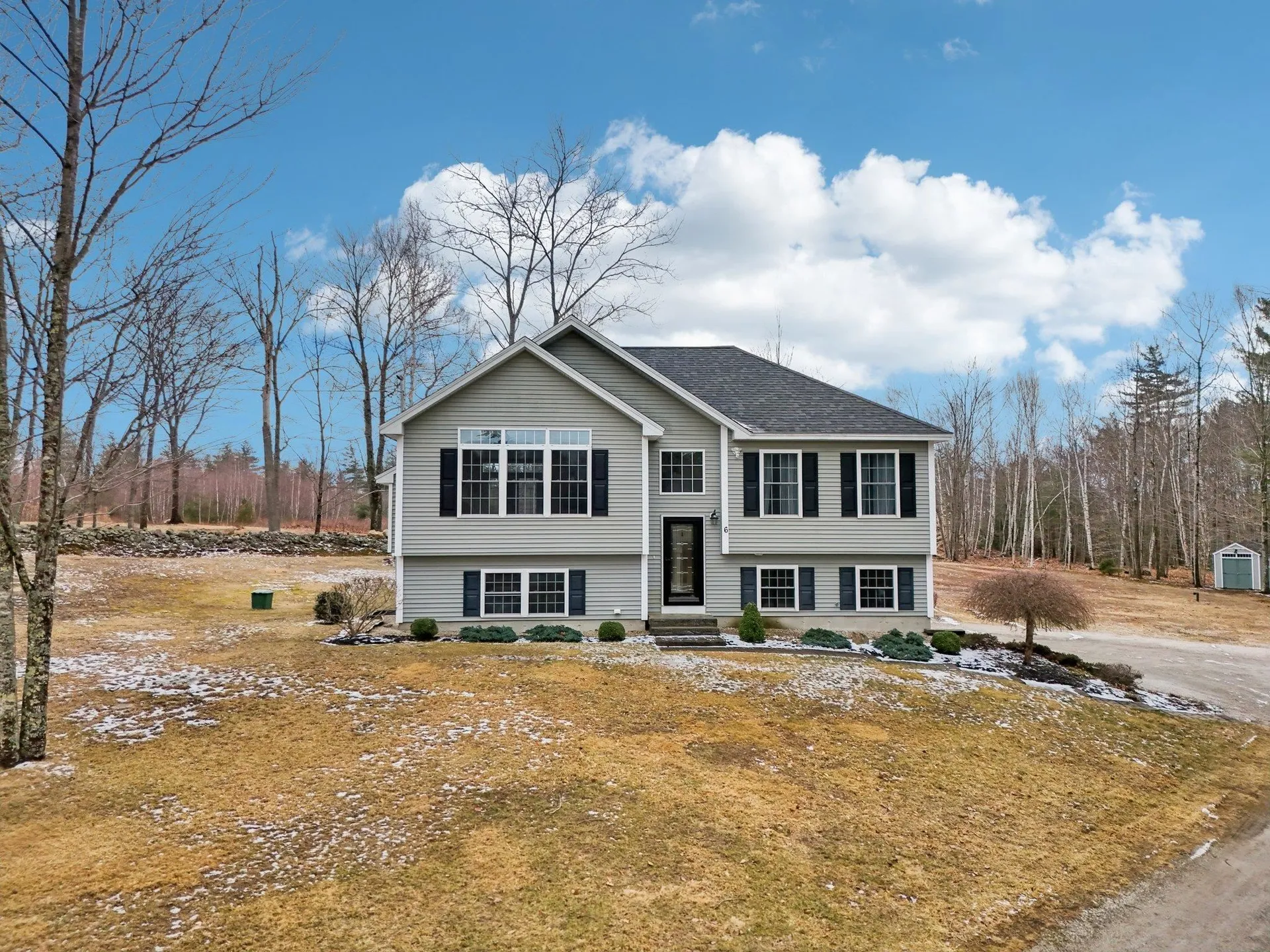 6 Hidden Drive Deerfield NH 03037