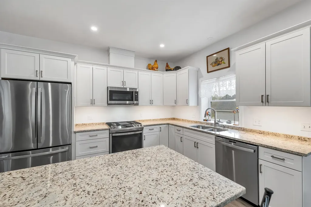 7 John Hardie Way Chichester NH 03234