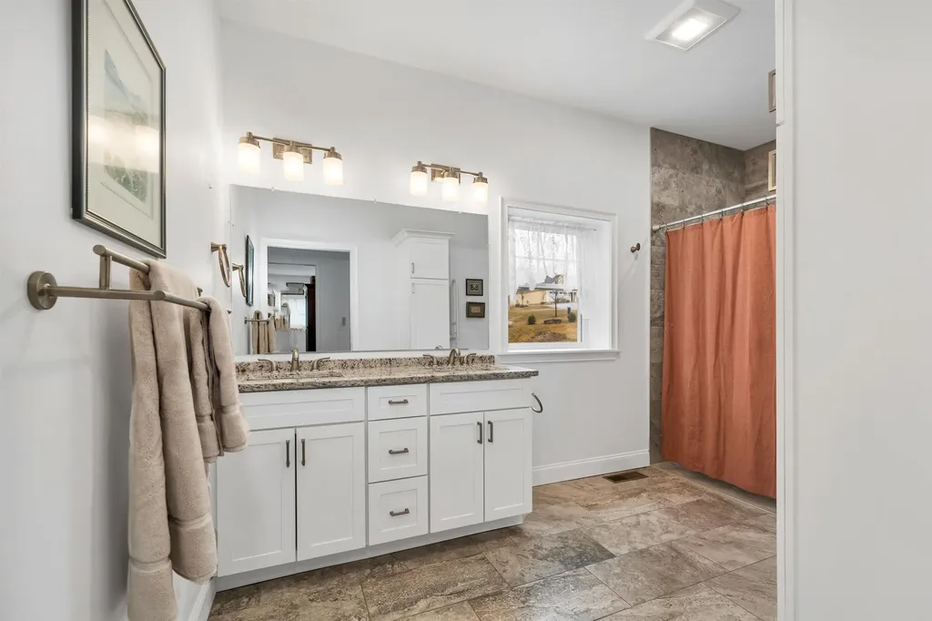 7 John Hardie Way Chichester NH 03234