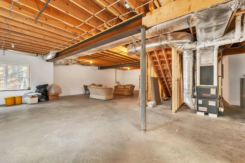 7 John Hardie Way Chichester NH 03234