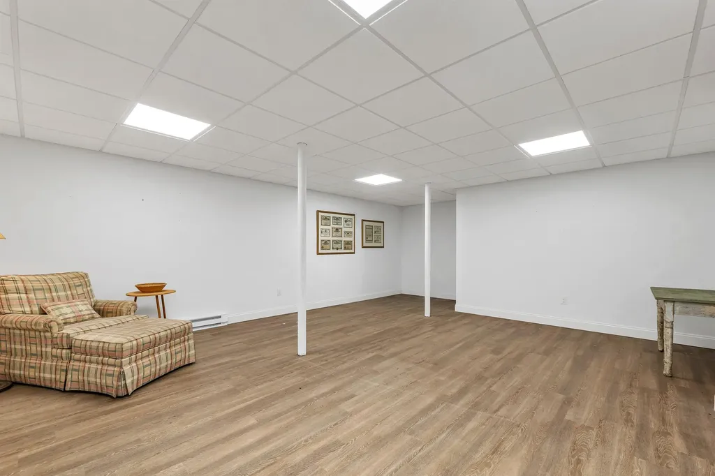 7 John Hardie Way Chichester NH 03234