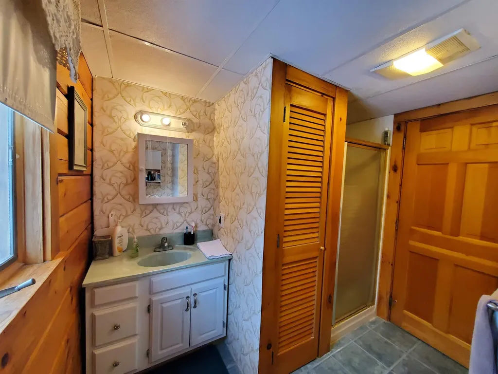 52 Oak Hill Road Enfield NH 03748