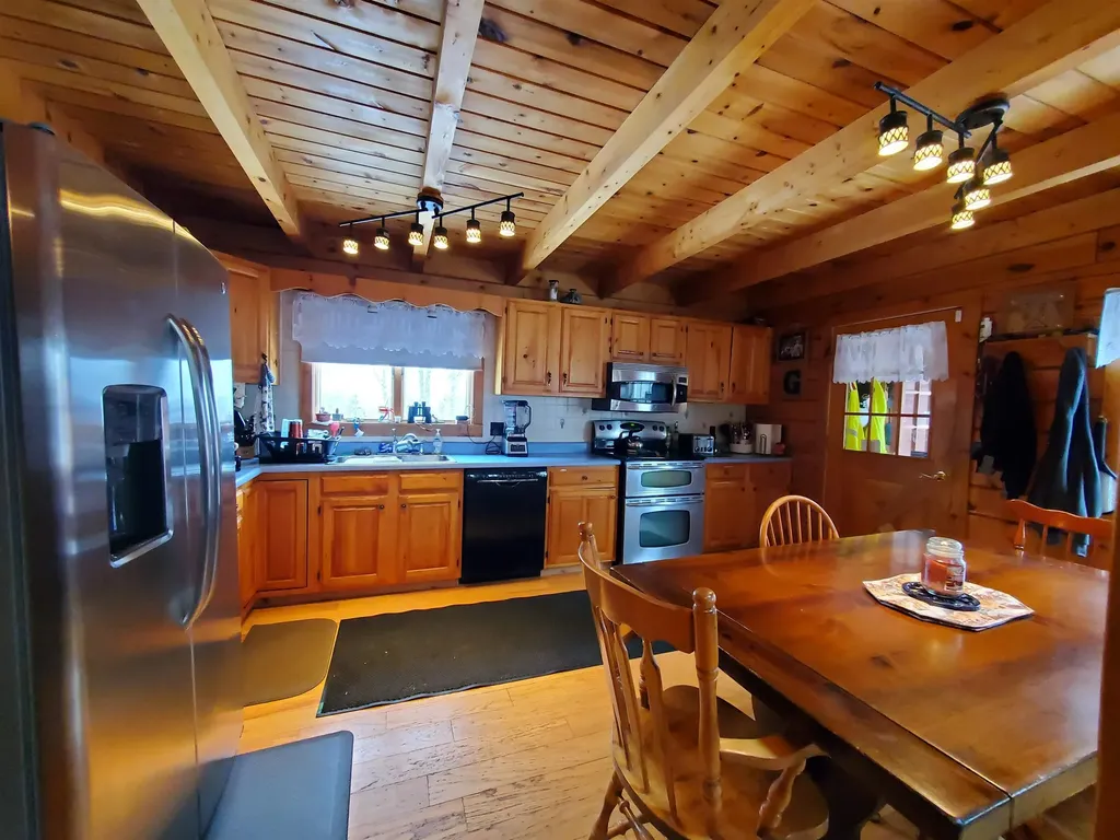 52 Oak Hill Road Enfield NH 03748