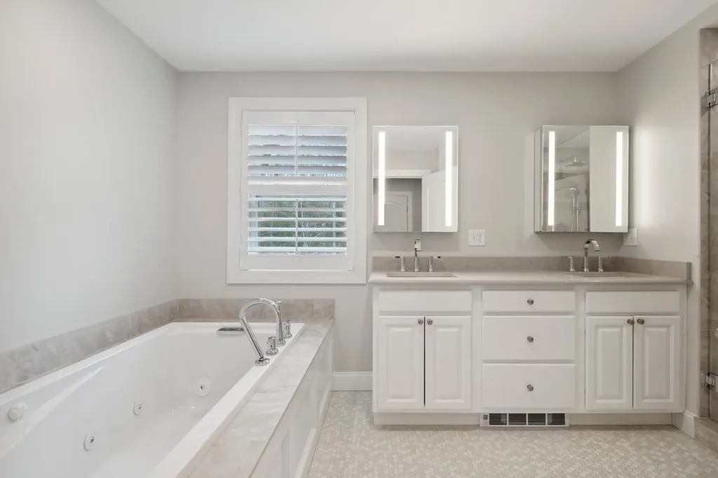16 Christopher Court Wolfeboro NH 03894