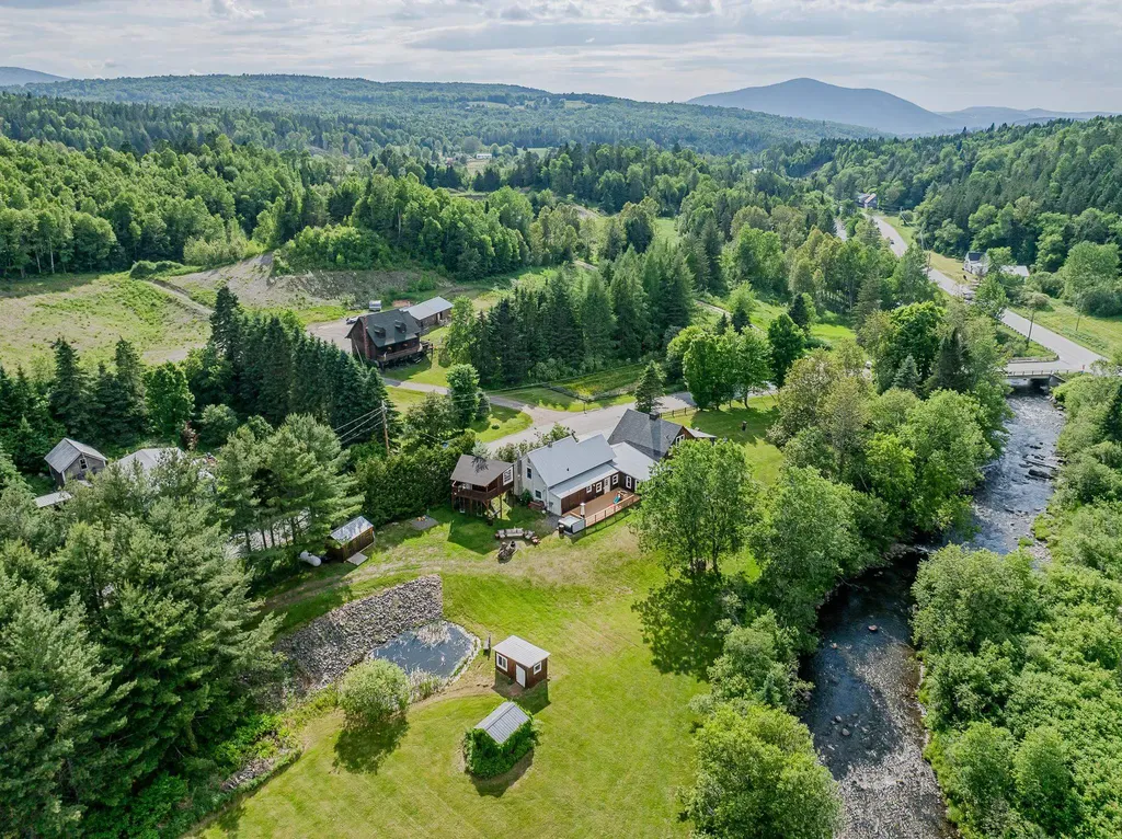 21 Bungy Road Colebrook NH 03576