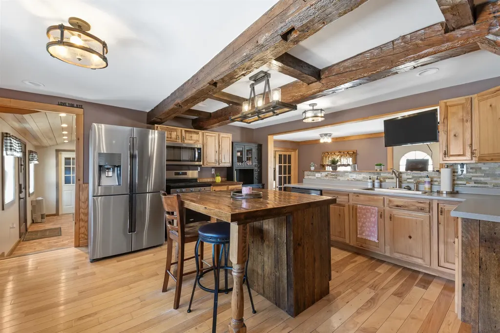 21 Bungy Road Colebrook NH 03576