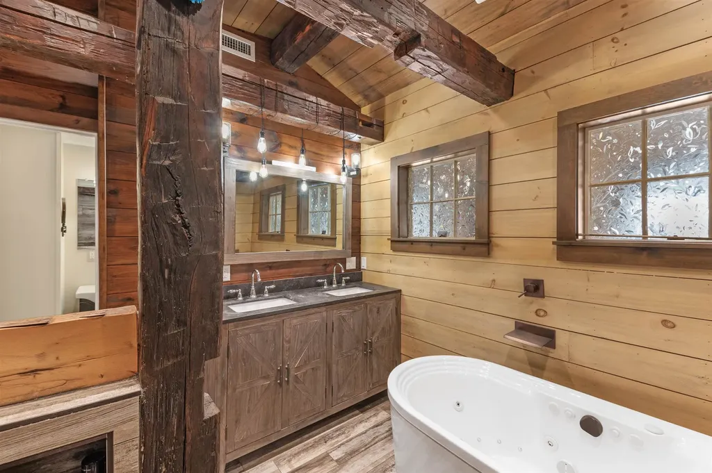 21 Bungy Road Colebrook NH 03576