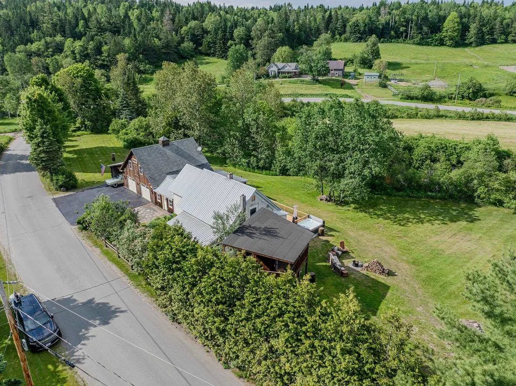 21 Bungy Road Colebrook NH 03576