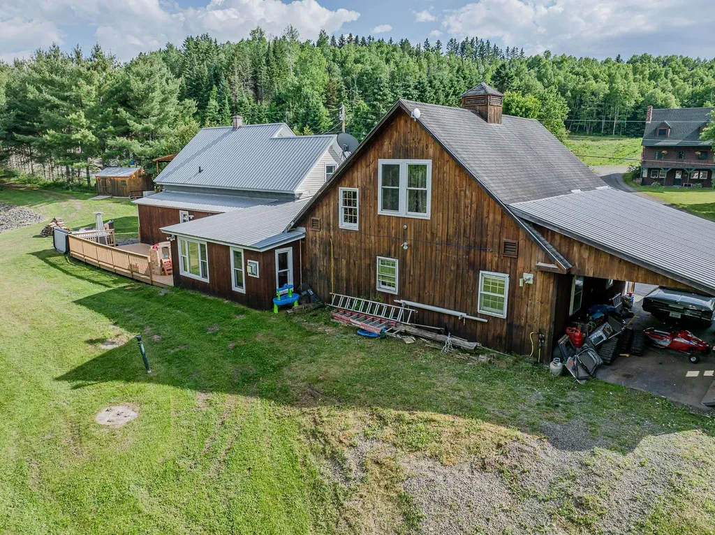 21 Bungy Road Colebrook NH 03576