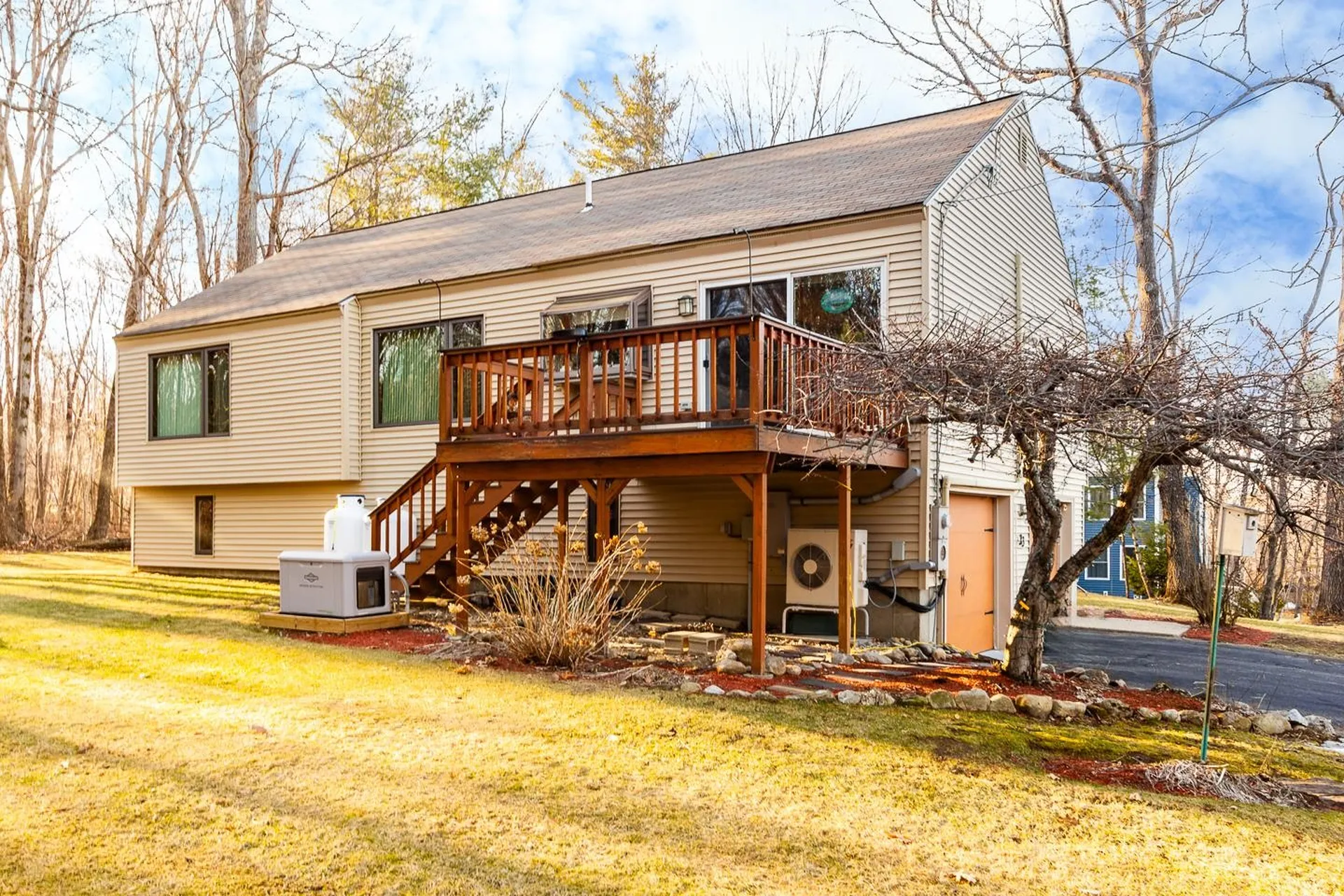 23 Redfield Circle Derry NH 03038