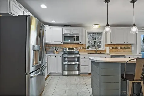 36 Bradford Circle Hillsborough NH 03244