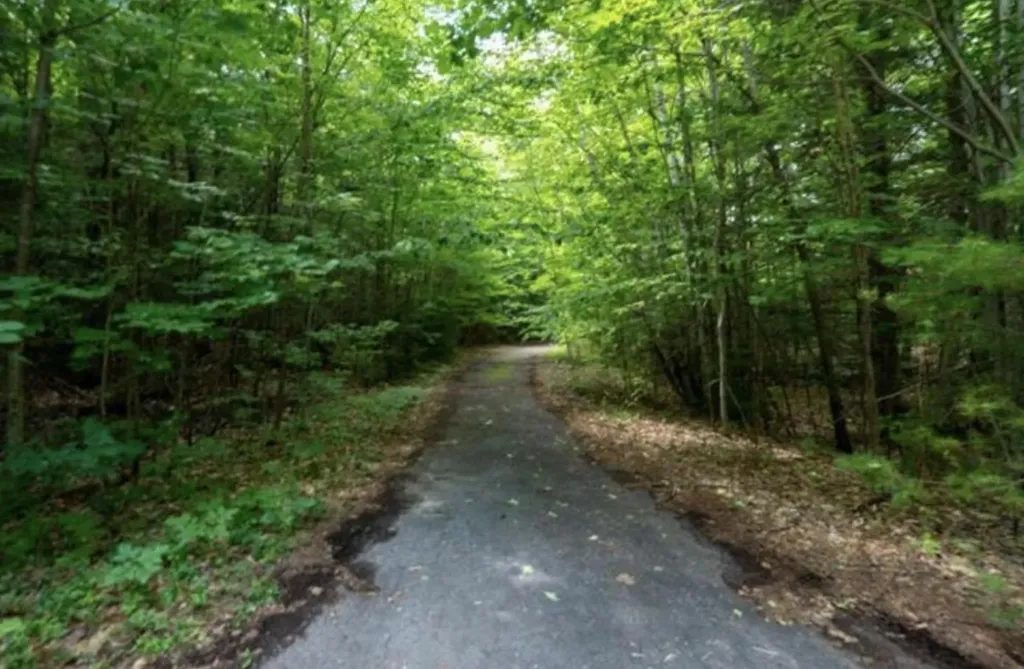 9 Mast Lane New Hampton NH 03256