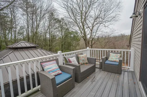 8 Hillside Road Kingston NH 03848