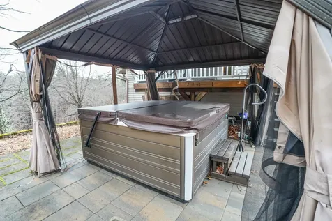 8 Hillside Road Kingston NH 03848