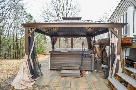 8 Hillside Road Kingston NH 03848