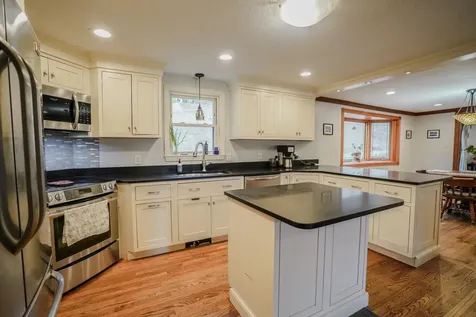 8 Hillside Road Kingston NH 03848