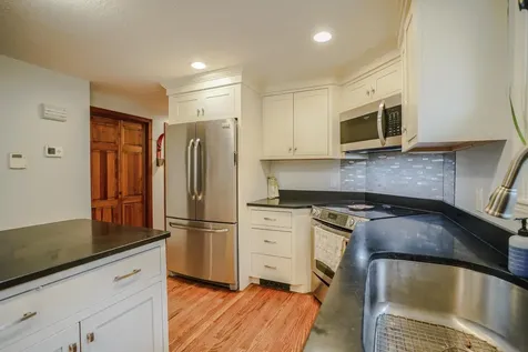 8 Hillside Road Kingston NH 03848