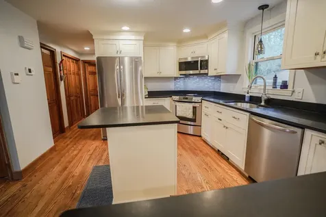 8 Hillside Road Kingston NH 03848
