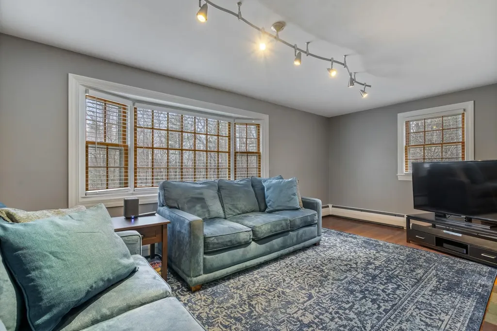 25 Ridgewood Drive Bow NH 03304