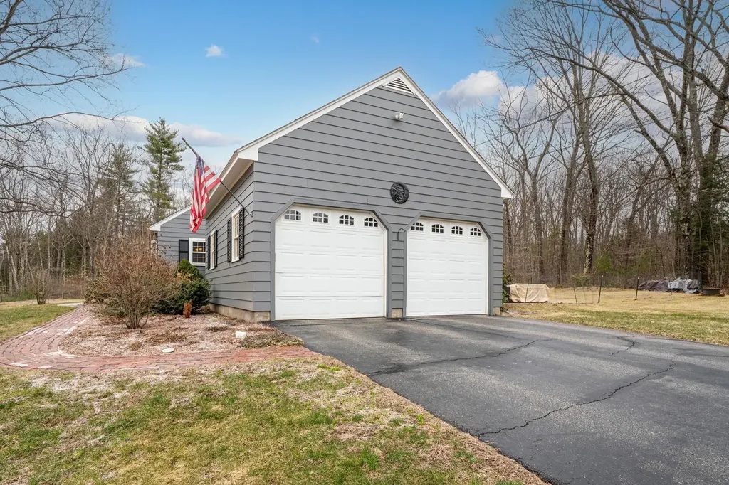 25 Ridgewood Drive Bow NH 03304