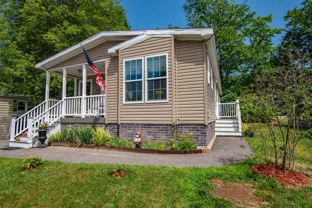 105 Robinhood Drive Exeter NH 03833