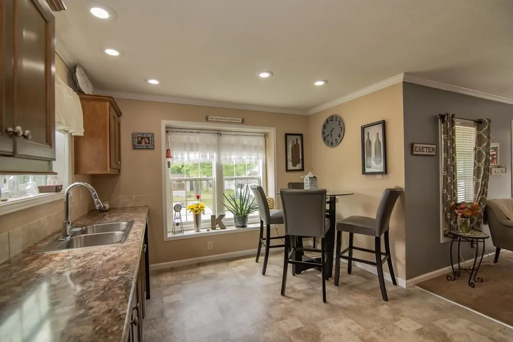 105 Robinhood Drive Exeter NH 03833