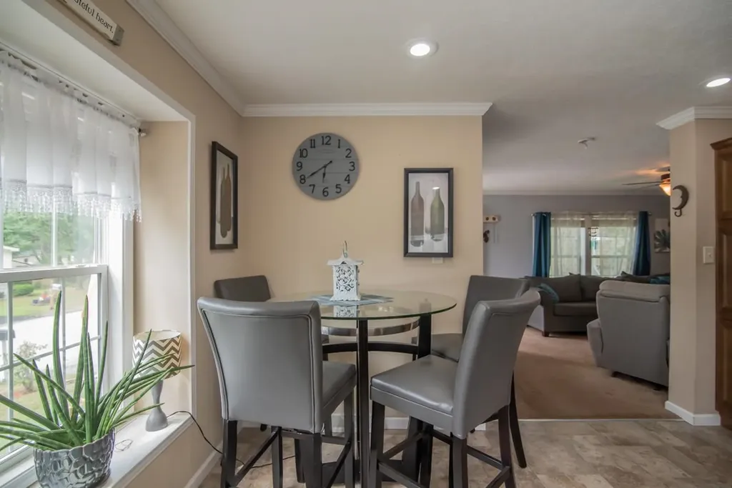 105 Robinhood Drive Exeter NH 03833