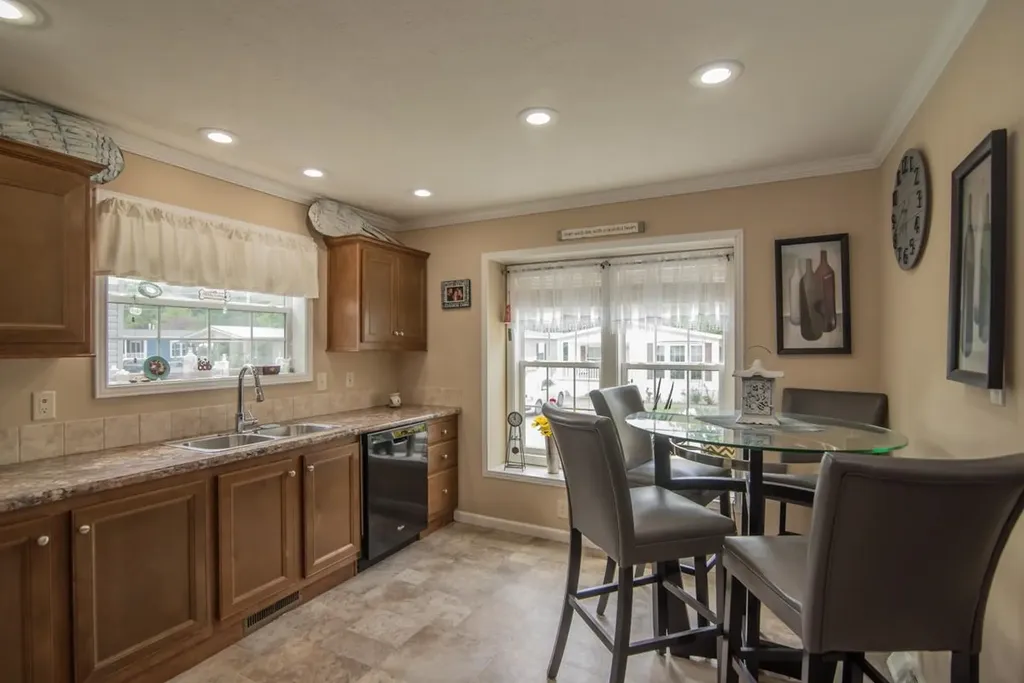 105 Robinhood Drive Exeter NH 03833