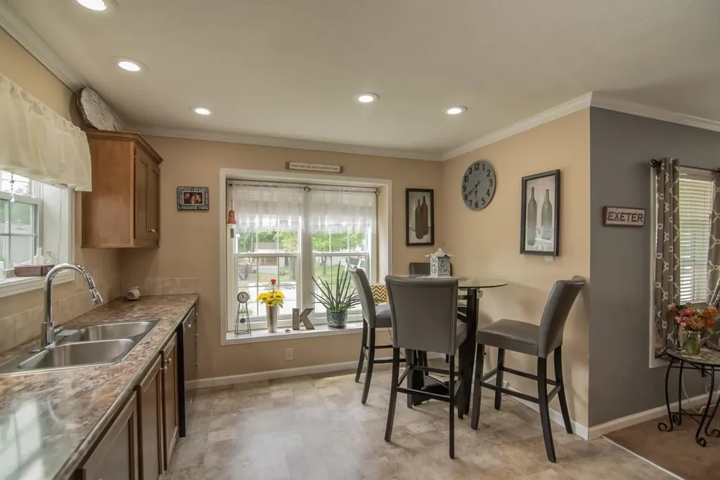 105 Robinhood Drive Exeter NH 03833