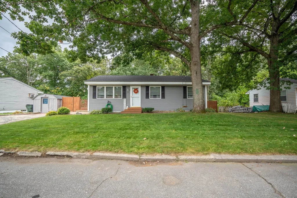 39 Kings Court Manchester NH 03103