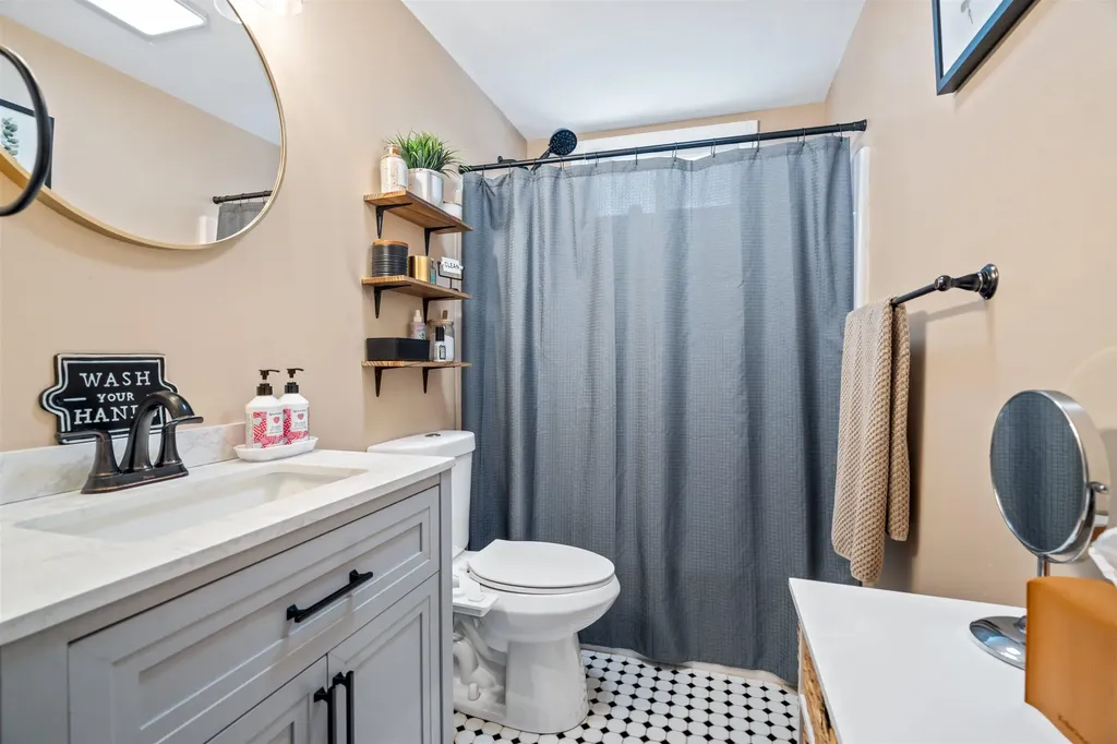 39 Kings Court Manchester NH 03103