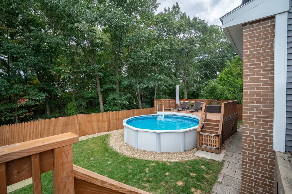 39 Kings Court Manchester NH 03103