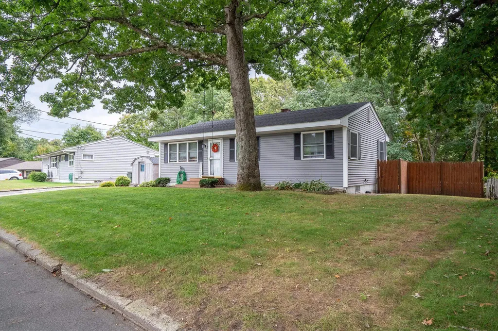 39 Kings Court Manchester NH 03103