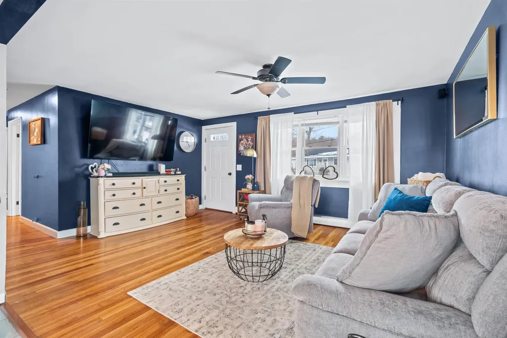 39 Kings Court Manchester NH 03103