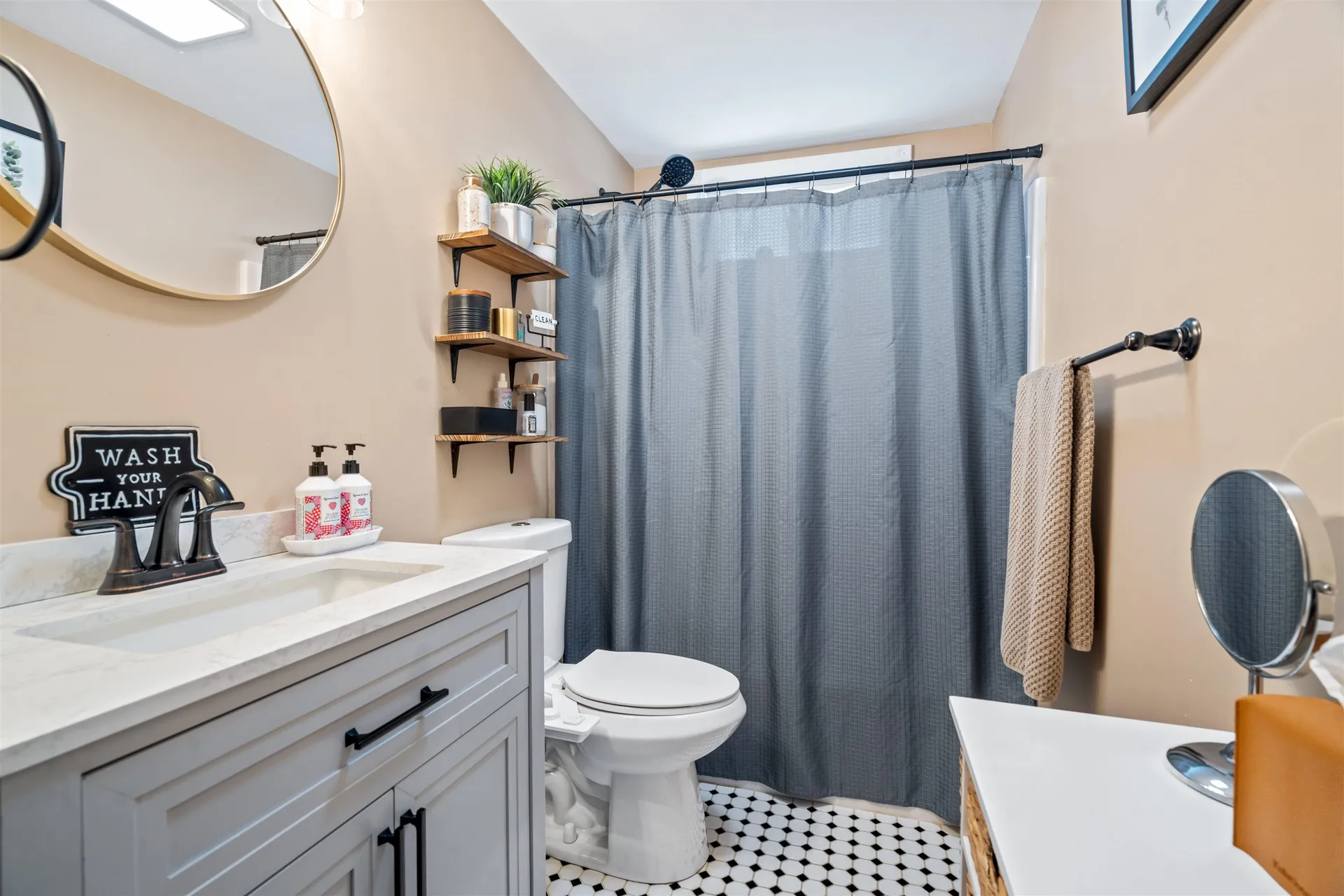 39 Kings Court Manchester NH 03103