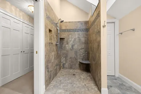 4 Peninsula Drive Stratham NH 03885