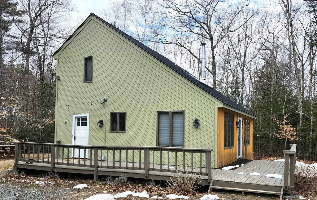 22 Court Street Campton NH 03223