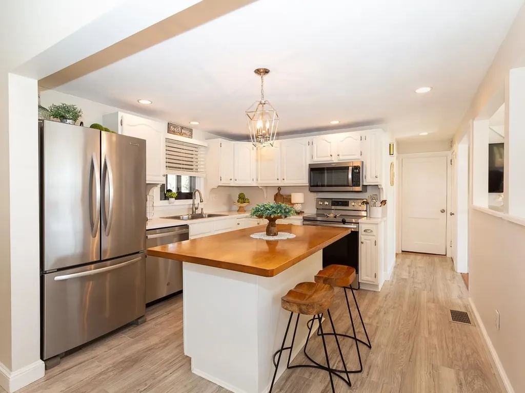 9 Fairfield Drive Hampton NH 03842