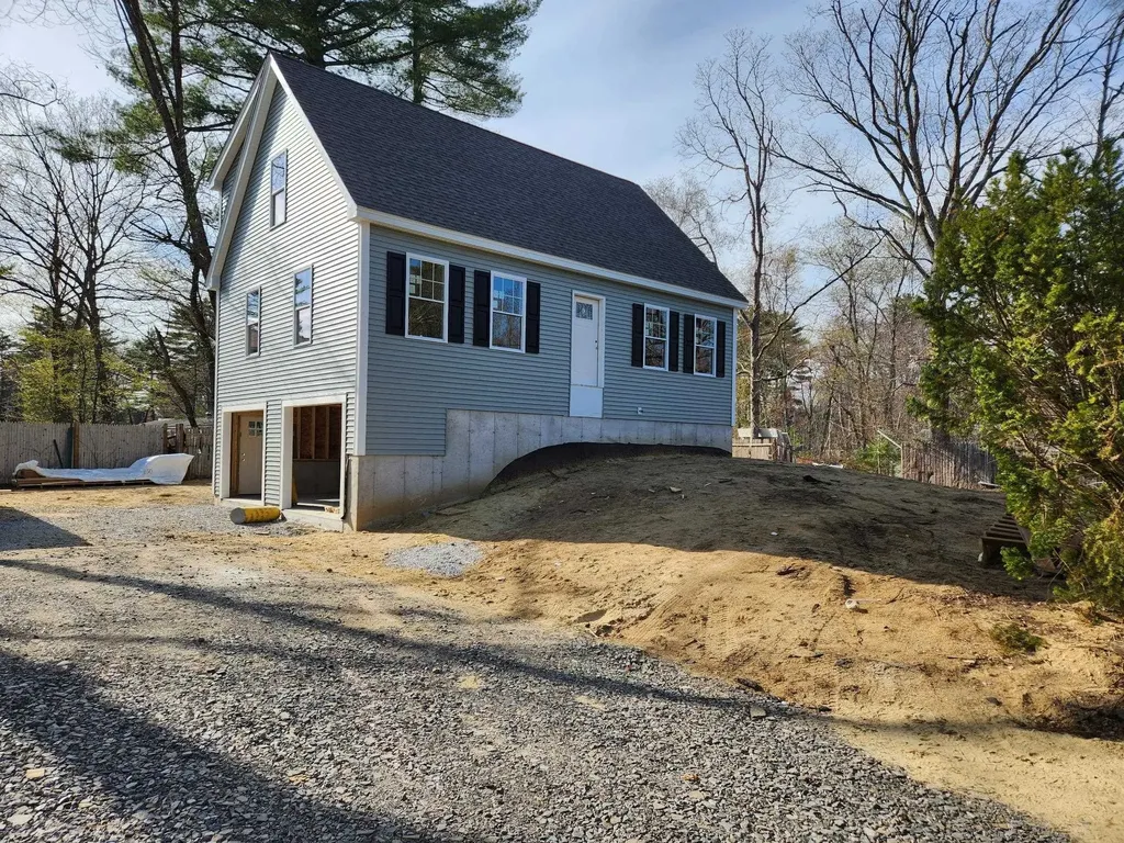 8 Phyllis Avenue Raymond NH 03077