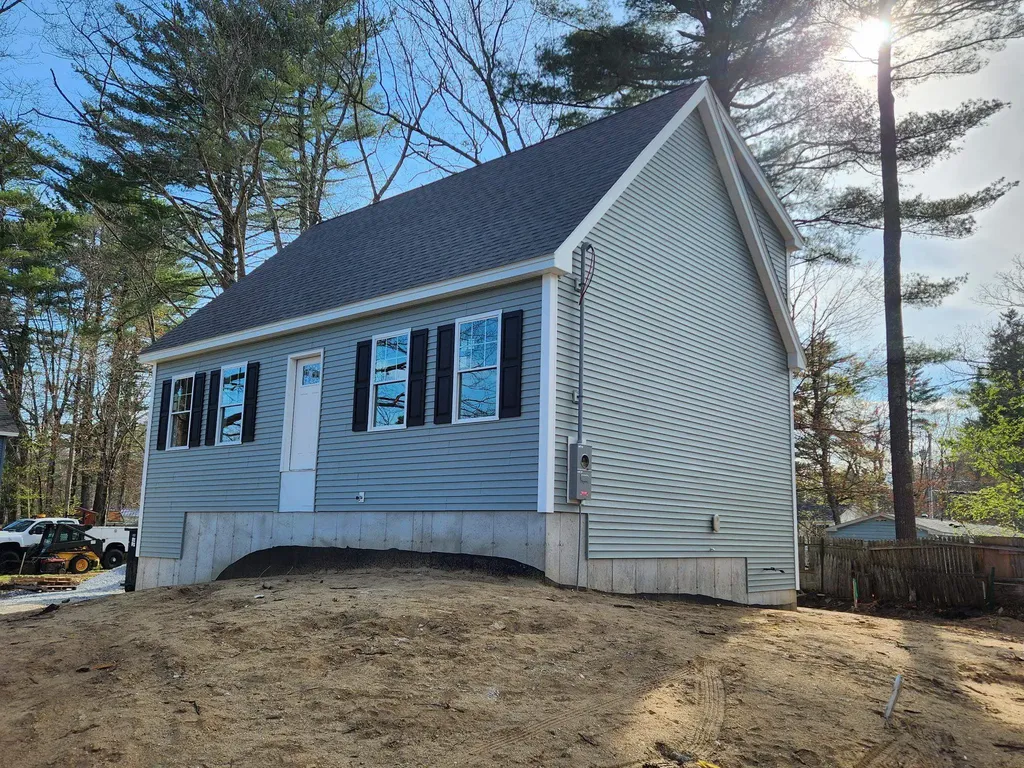 8 Phyllis Avenue Raymond NH 03077