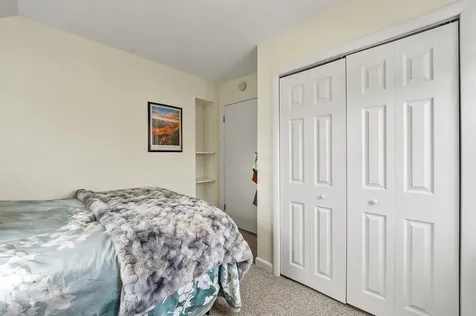 24 Grand Avenue Nashua NH 03060