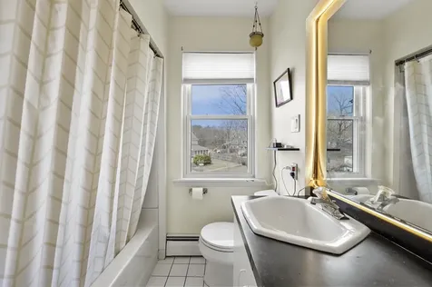 24 Grand Avenue Nashua NH 03060