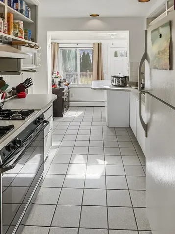 24 Grand Avenue Nashua NH 03060