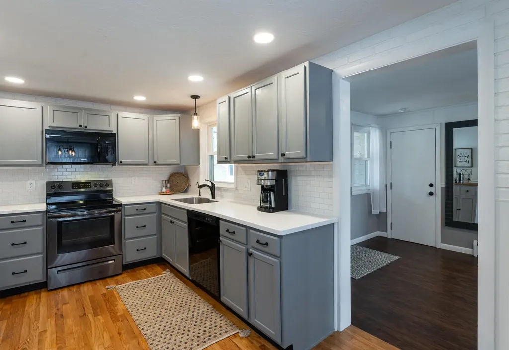 28 Agnes Street Manchester NH 03102