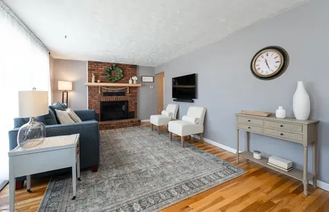 28 Agnes Street Manchester NH 03102