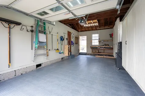 28 Agnes Street Manchester NH 03102