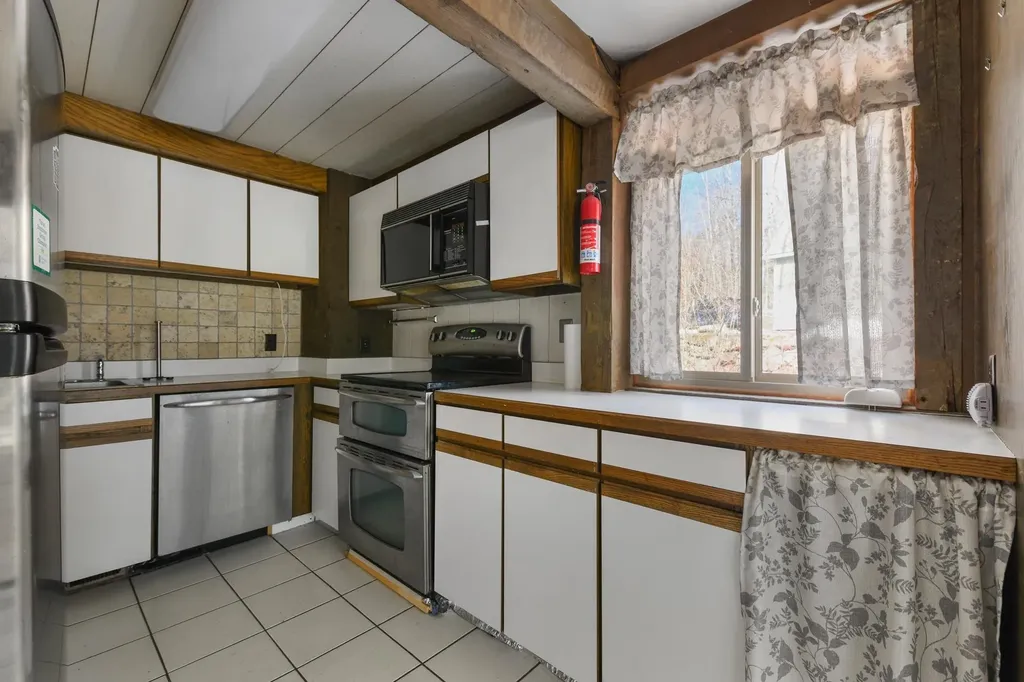 112 Greensward Drive Grantham NH 03753