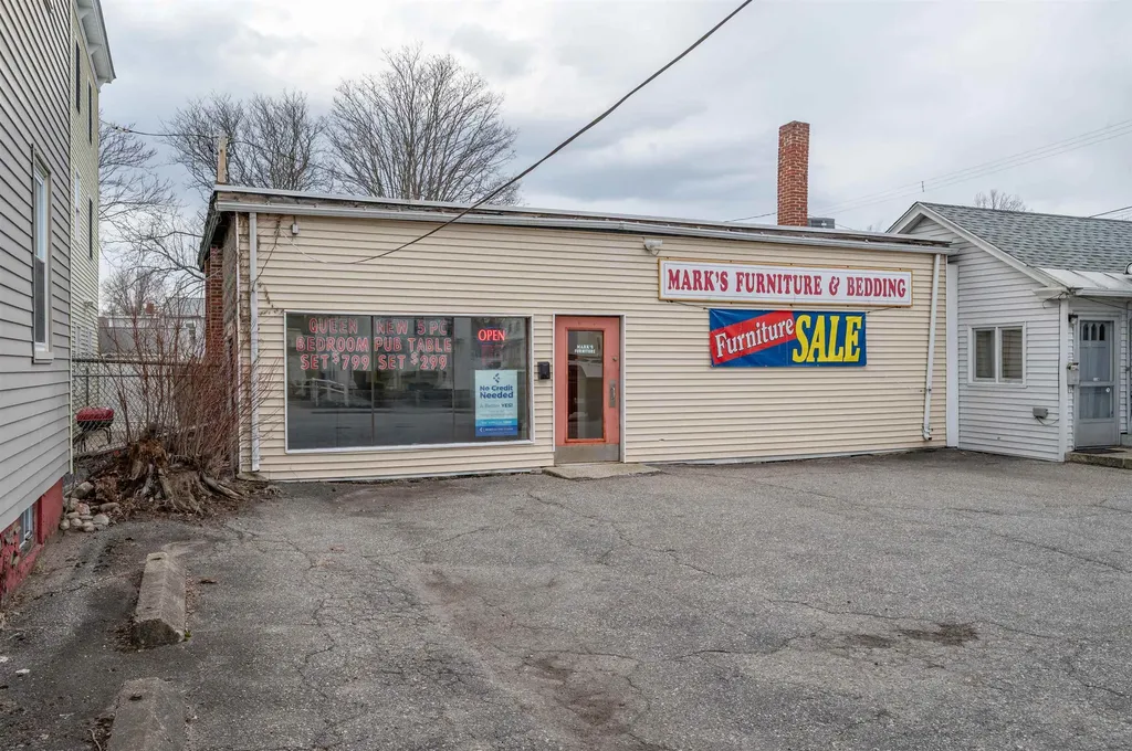 51 1/2 Kinsley Street Nashua NH 03062